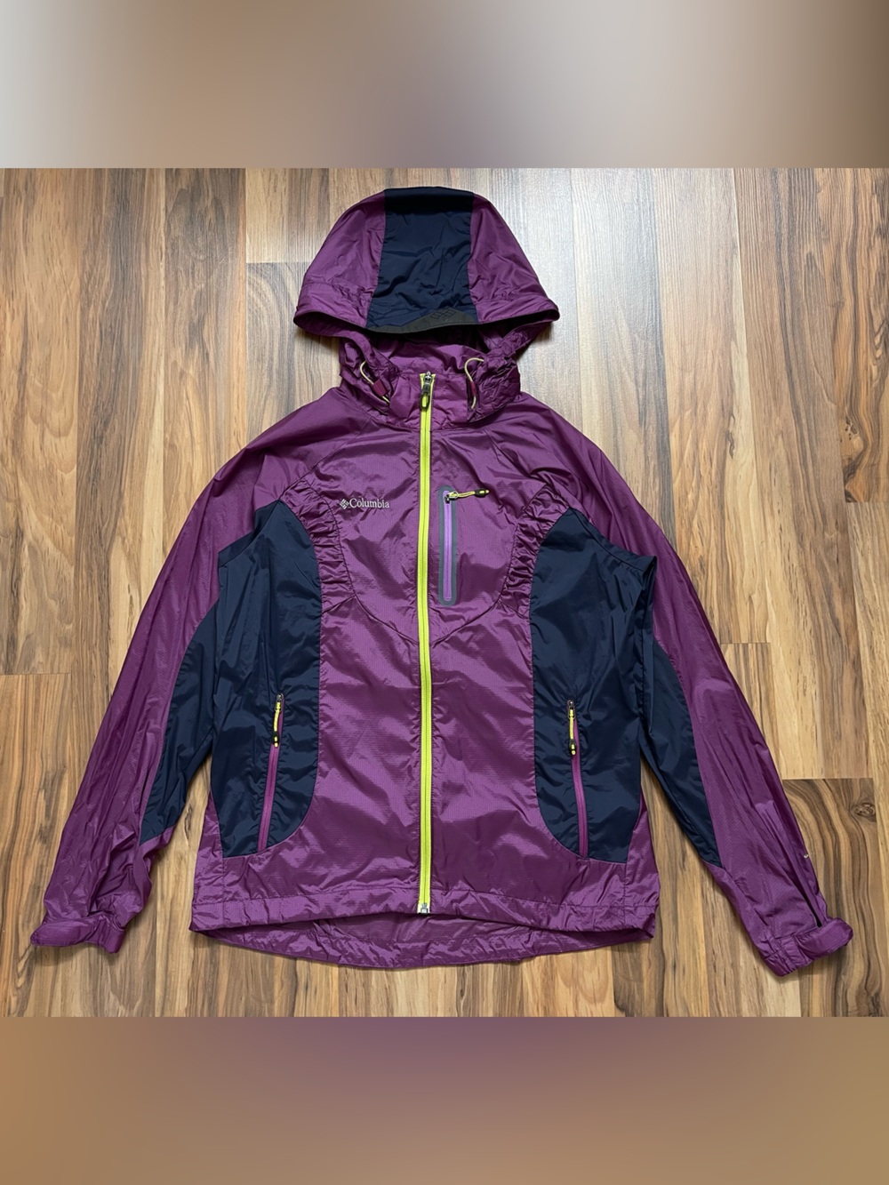 Columbia Women Plum and Black Hooded Shell with Lime Zipper windbreaker jacket